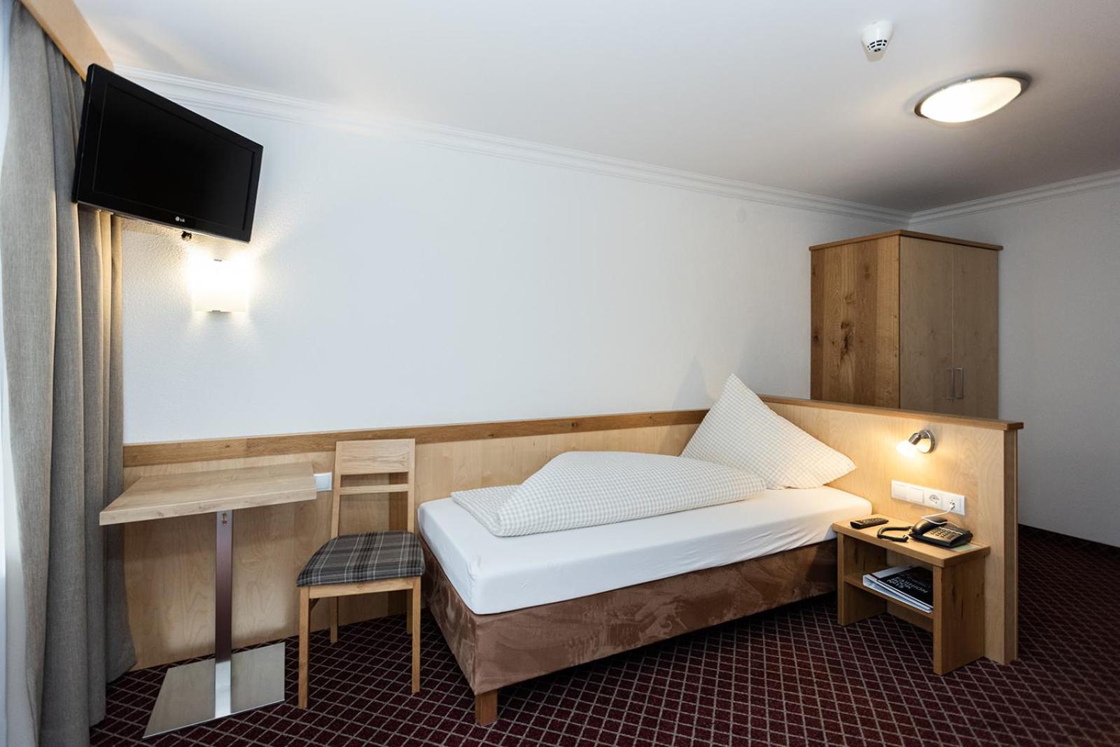 Hotel Garni Ehrenreich Сьолден Екстериор снимка