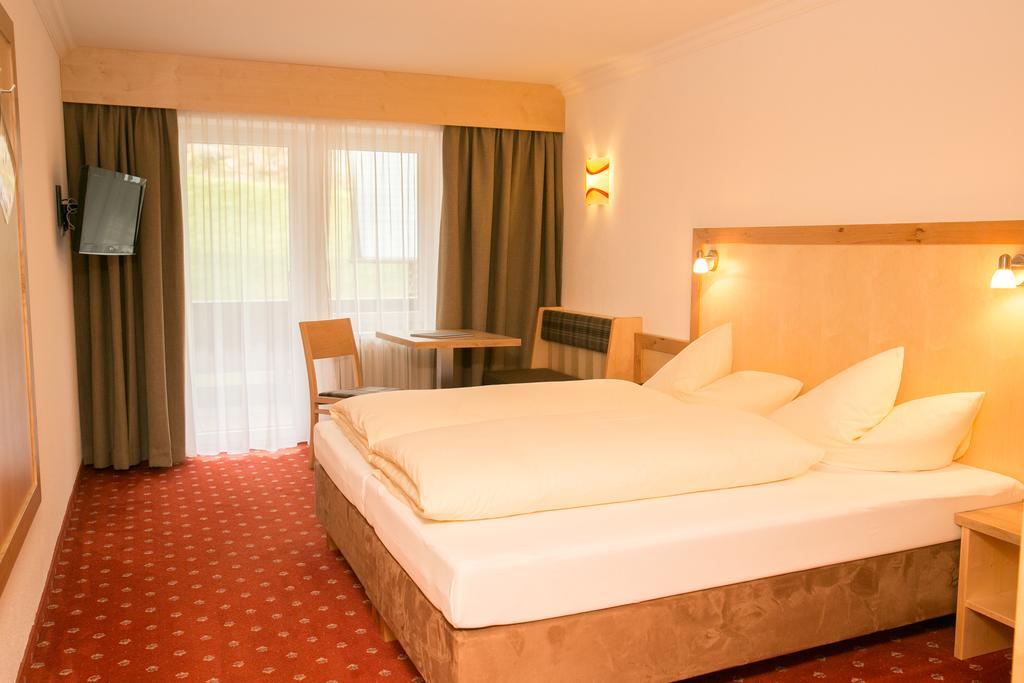Hotel Garni Ehrenreich Сьолден Екстериор снимка